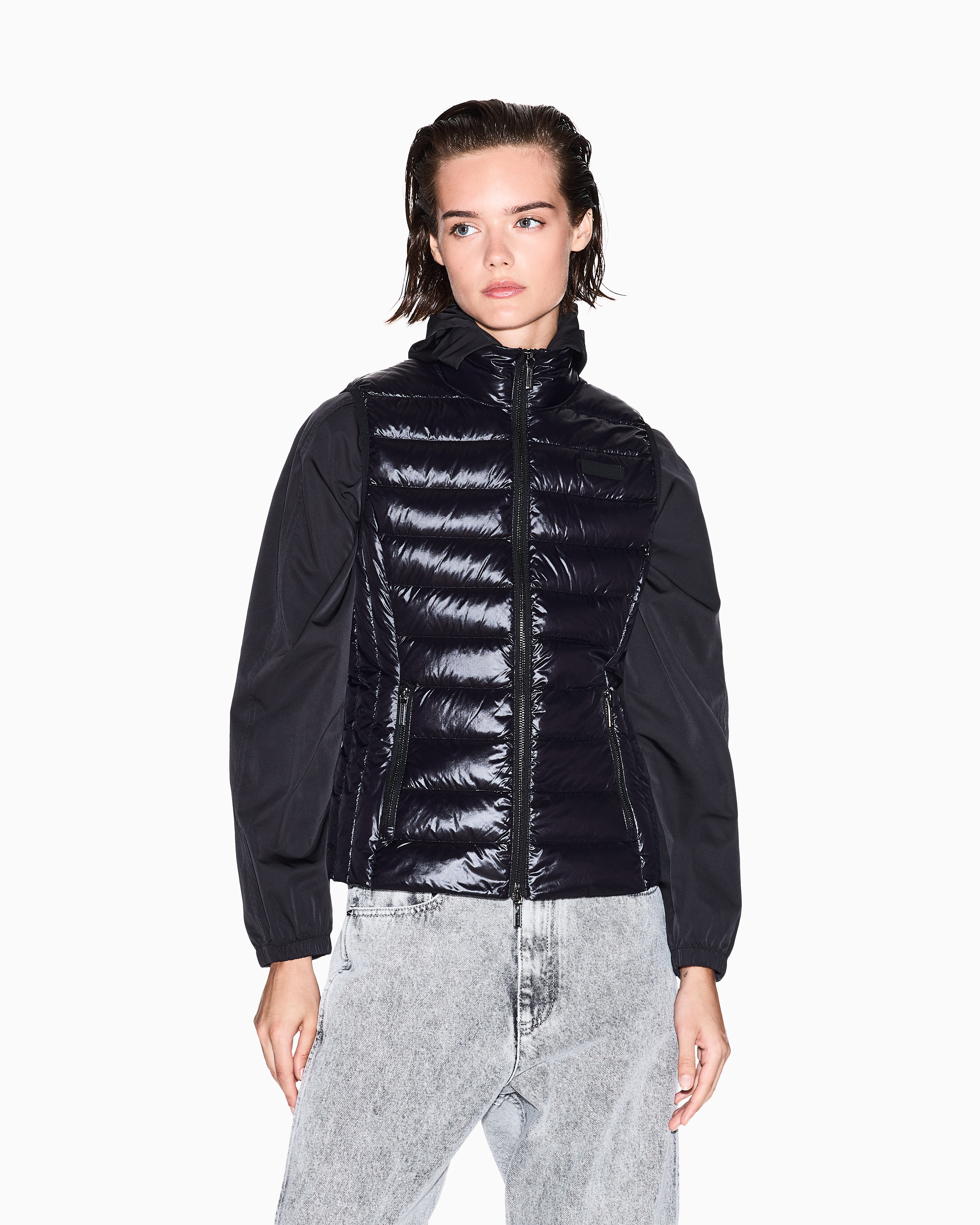Packable sleeveless down jacket