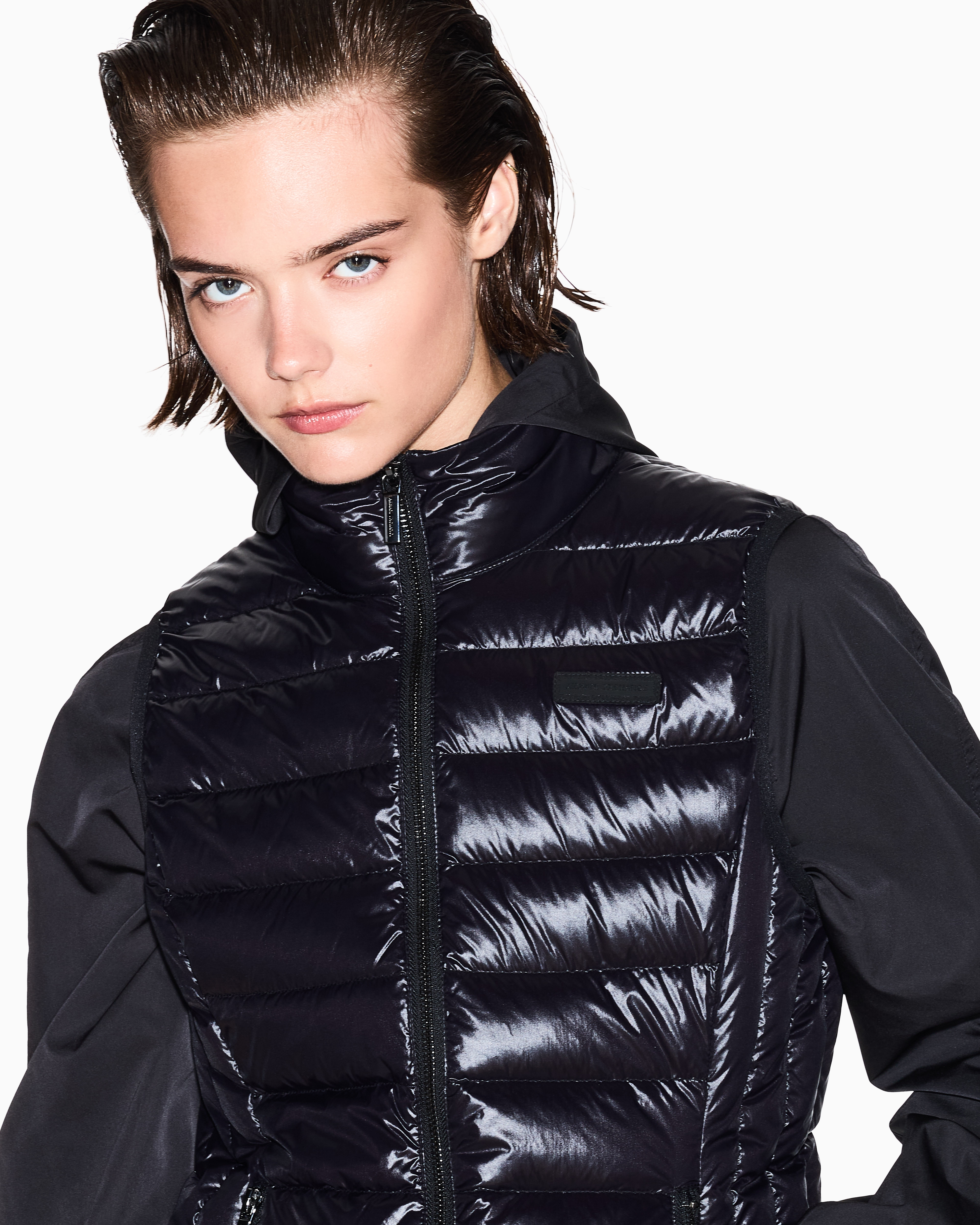 Packable sleeveless down jacket
