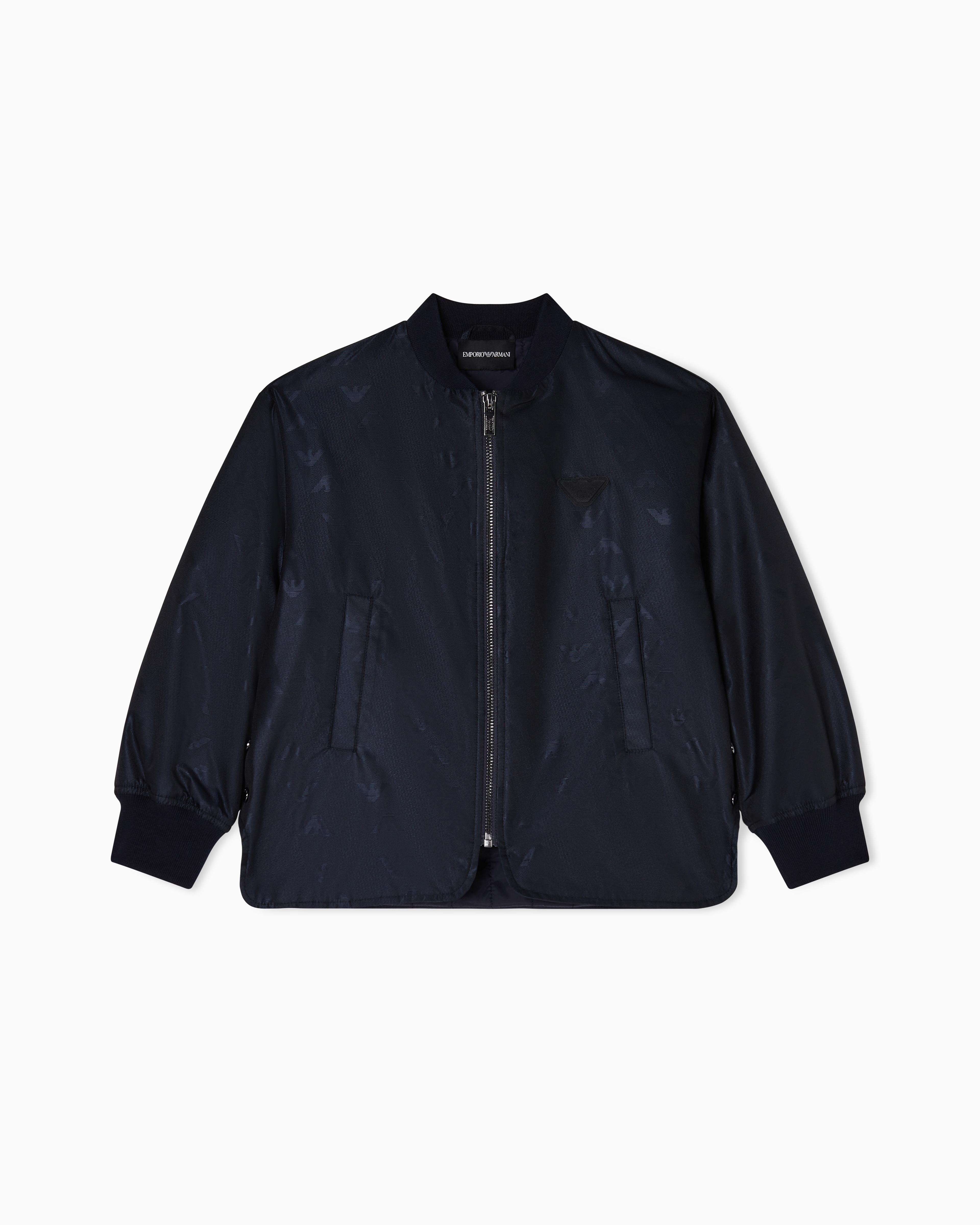 EB000922_AF20711_UB118_F_SS202