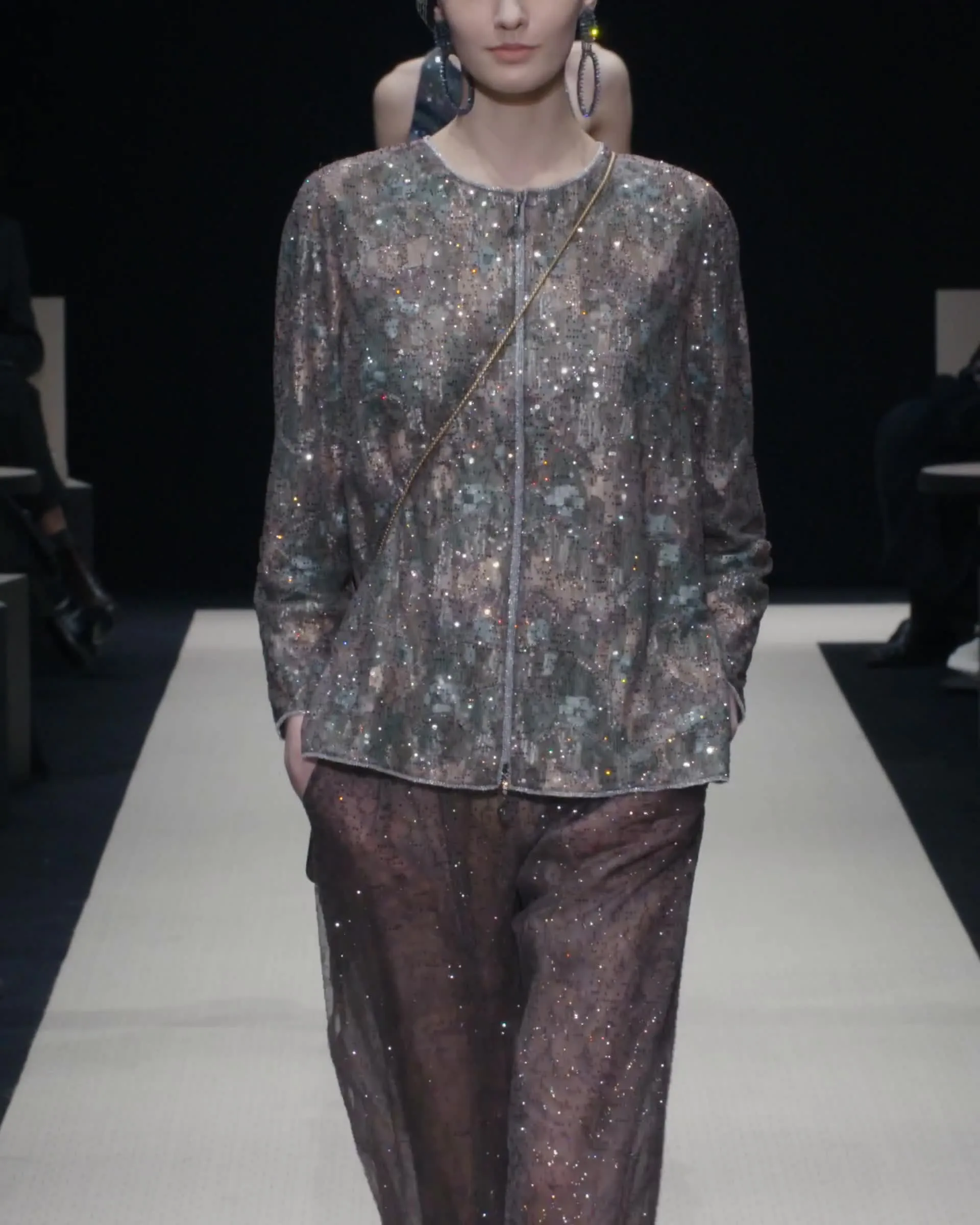 Giorgio Armani 総刺繍ロング丈ブラウス 新品 Giorgio Armani 総刺繍ロング丈ブラウス 新品 2024 Spring 袖